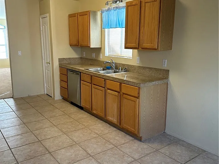 1736 Summerwood Cir — Photo 30