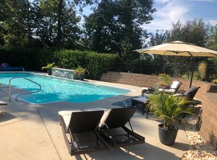 510 N Shore Dr, Hickory, NC 28601