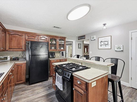 2nd image of 5166 Victory Ln