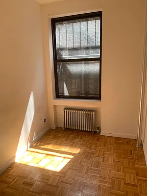 Rented by M.Grossman R.E. Management | media 9