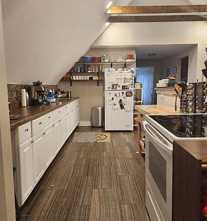 5th image of 468 W Delavan Ave #3