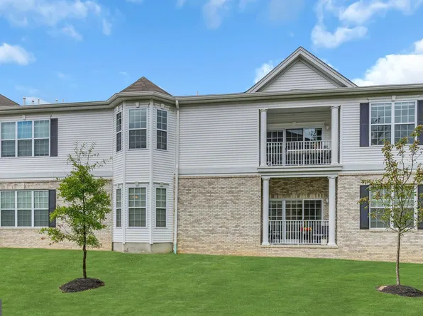 105 Canterbury Ln, Morganville, NJ 07751