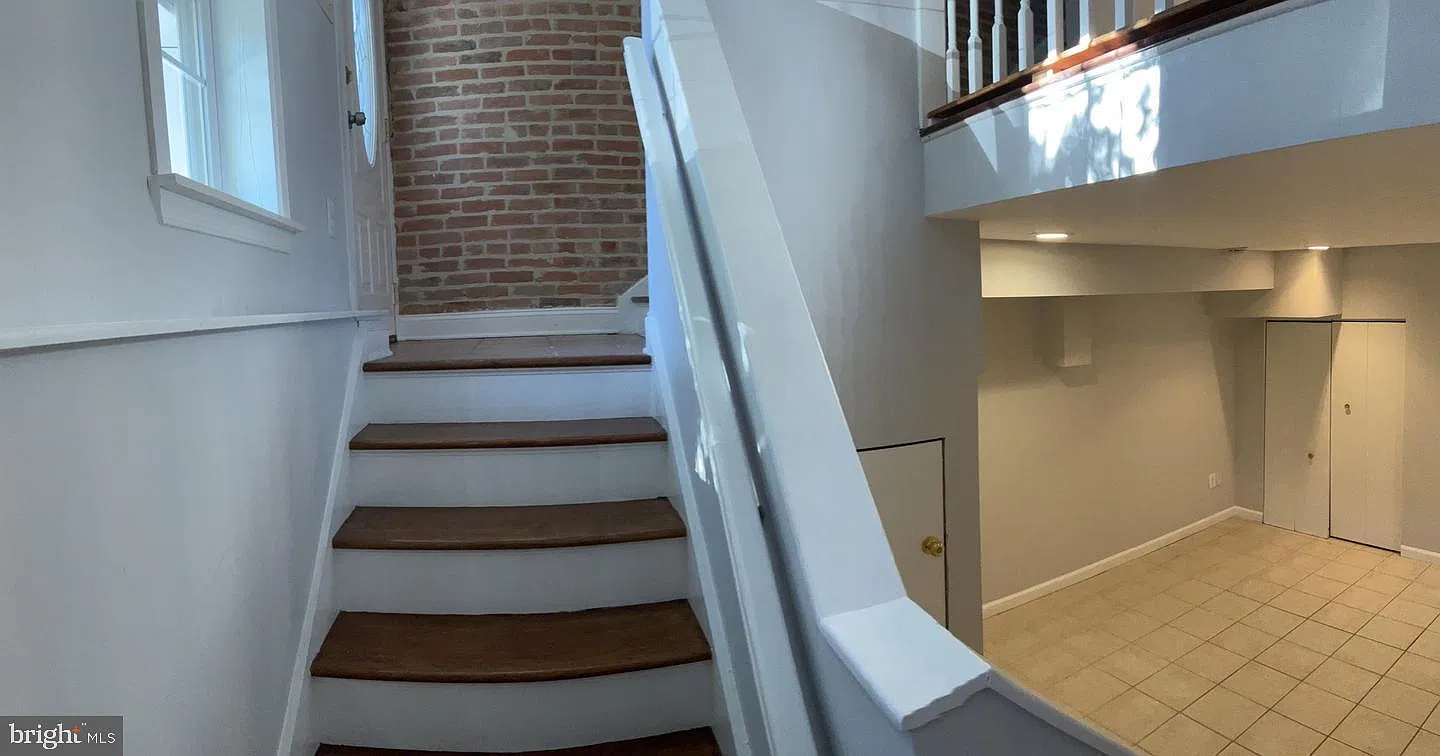 2 bed, 3.5 bath, 1176 sqft, $2,500 — Photo 2