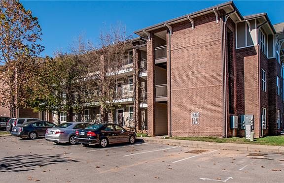 2nd image of 7028 Poplar Creek Trce