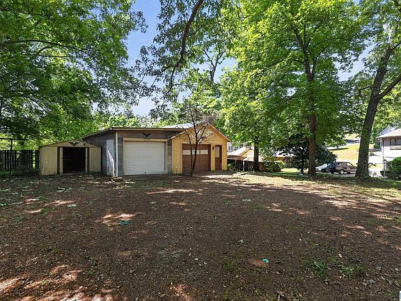 3rd image of 3044 Carleton Rd
