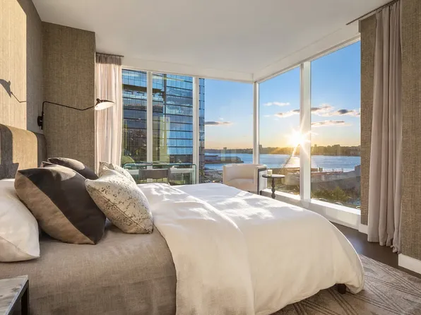 400 West 61st Street image 4 of 19