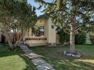 31 W Castledale Way NE, Calgary, AB T3J1X6