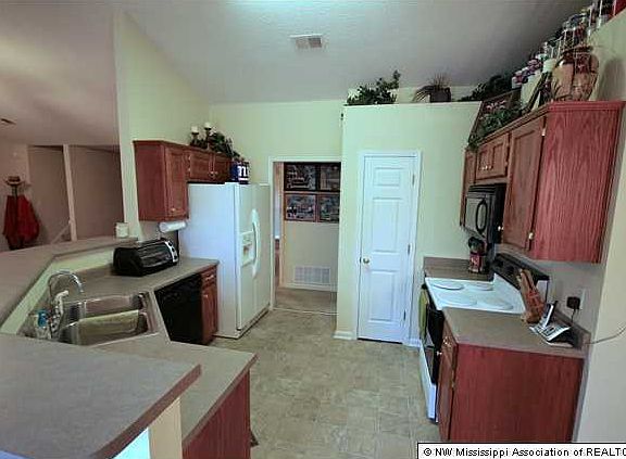 5th image of 1647 Sarah Ann Dr