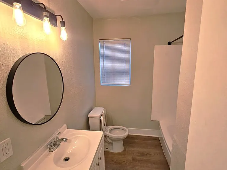 924 N Kingsley Dr — Photo 17