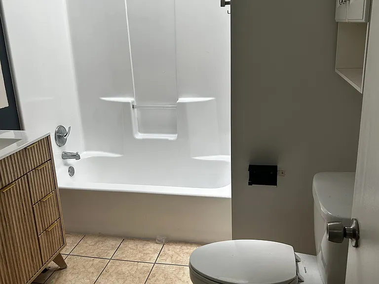Second floor main Bathroom