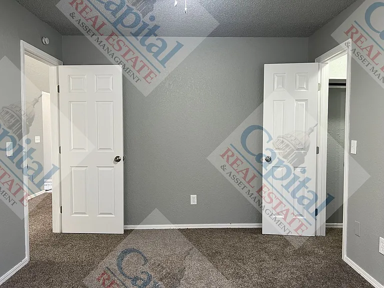 1013 W Gladys Way — Photo 16
