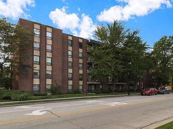 2nd image of 6330 W Lincoln Ave #4E