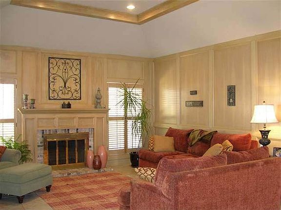 2nd image of 4755 Elmhurst Dr