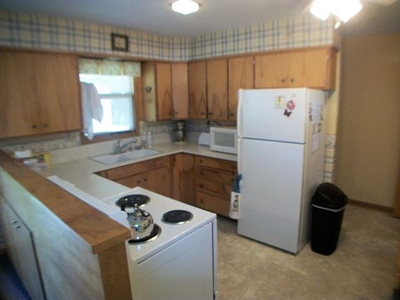 5th image of 611 S Main St