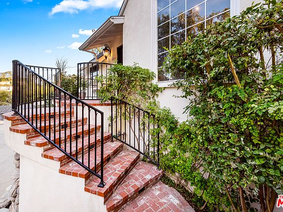 5th image of 3257 Blair Dr