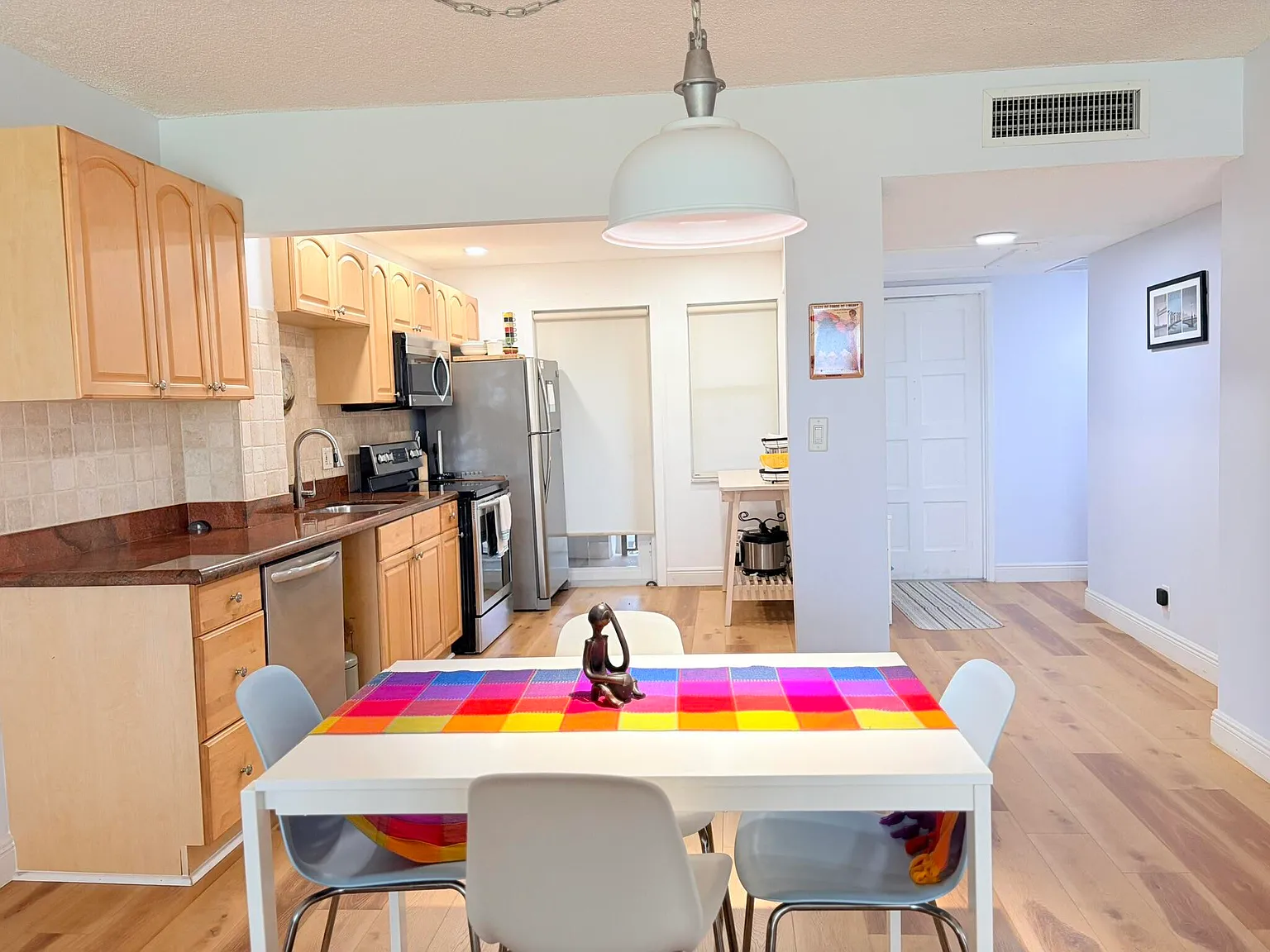 1 bed, 1.5 bath, 900 sqft, $1,800 — Photo 4