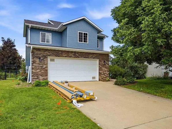 2643 Whispering Meadow Dr, Iowa City, IA 52240