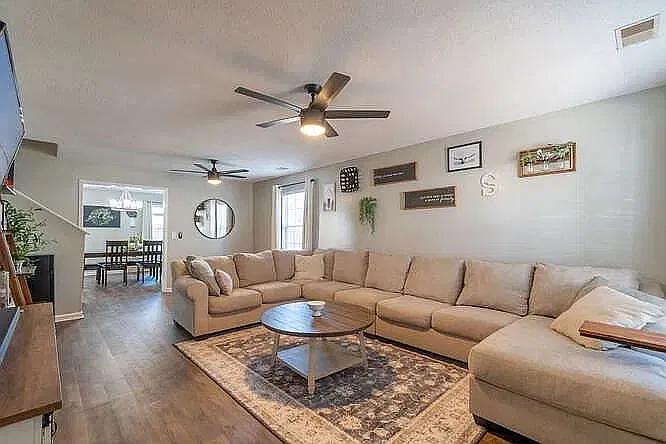 4 bed, 2.5 bath, 2108 sqft, $1,900 — Photo 3