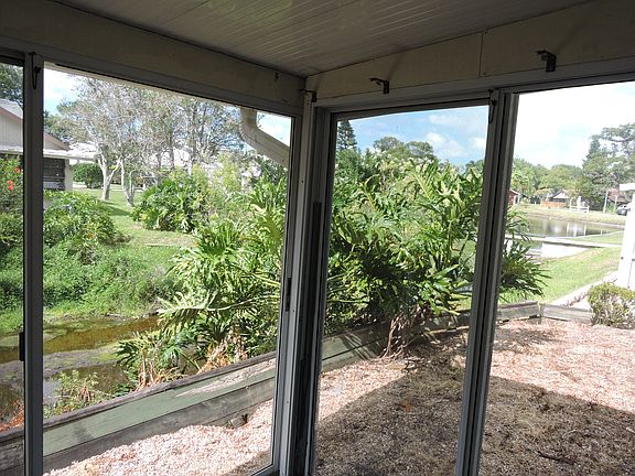 3rd image of 7 Sandra Cir
