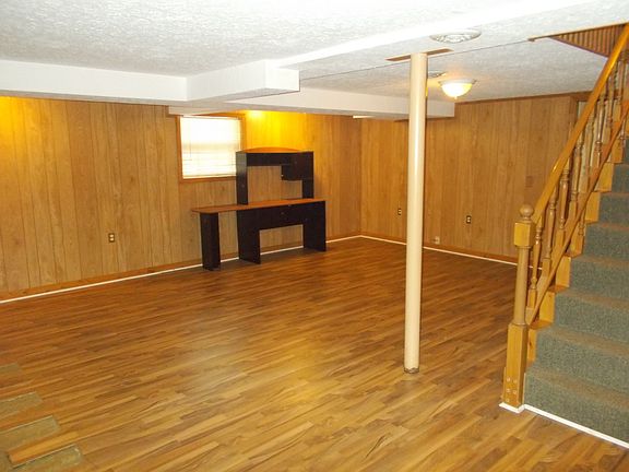 3rd image of 135 Ashland Dr