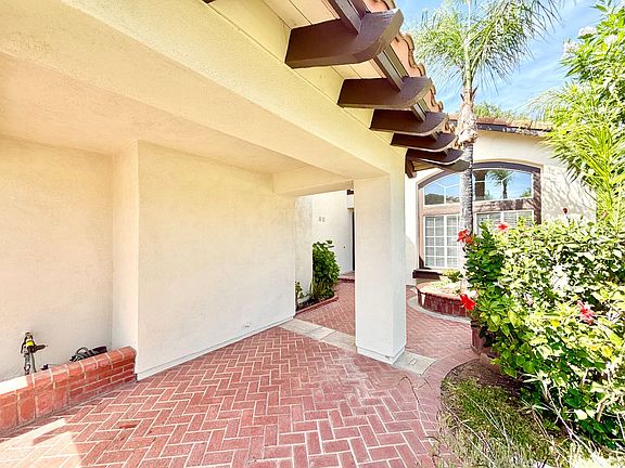 4th image of 25188 Via Las Lomas