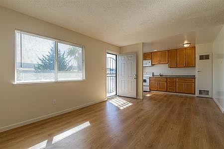 4th image of 221 Sunset Dr APT 5