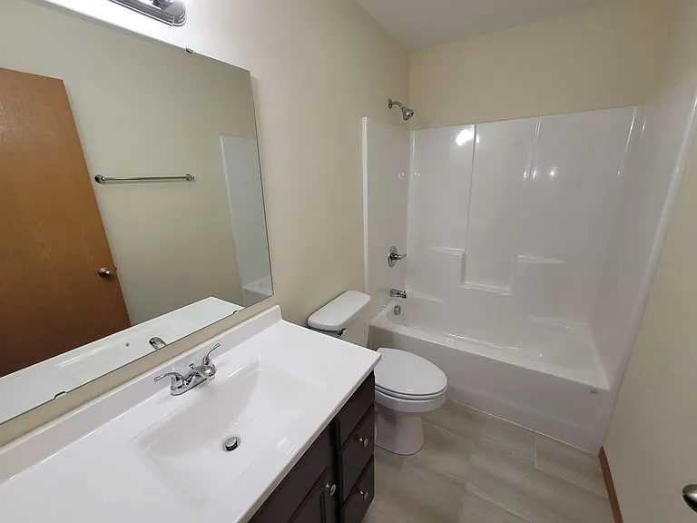 1 Hundred West Apartments — Photo 18