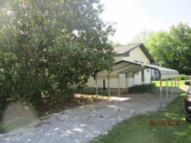 1st image of 1002 SE 3rd St