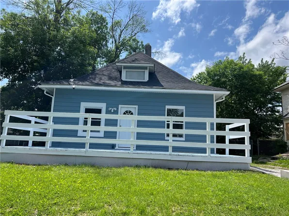 2216 E 13th St, Des Moines, IA 50316