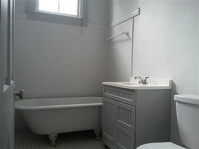 827 Louisa St #UPPER — Photo 7