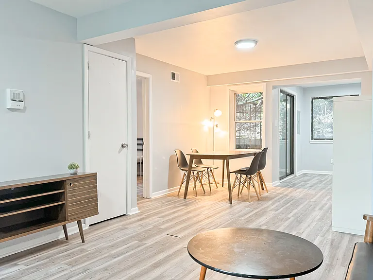 5735 Hobart St #1 — Photo 1