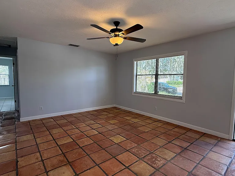 2325 SW Pamona St — Photo 4