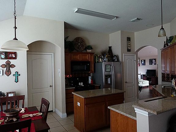 4th image of 2213 Silvercreek Ct