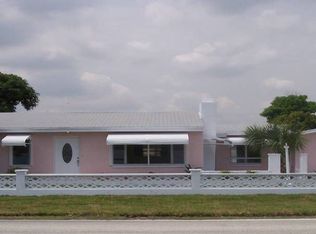 7695 Overlook Rd, Lake Worth, FL 33462