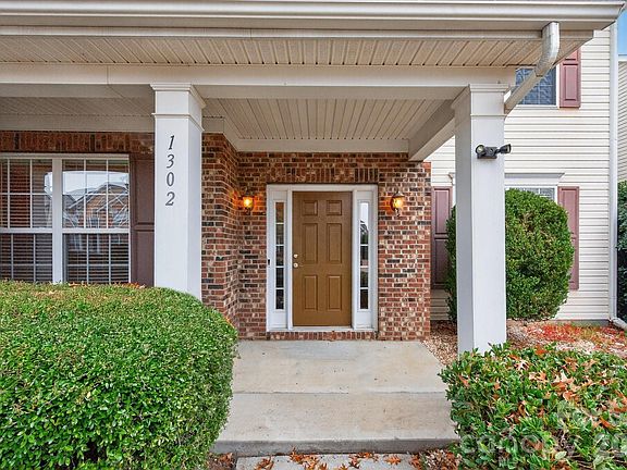 3rd image of 1302 Langdon Terrace Dr