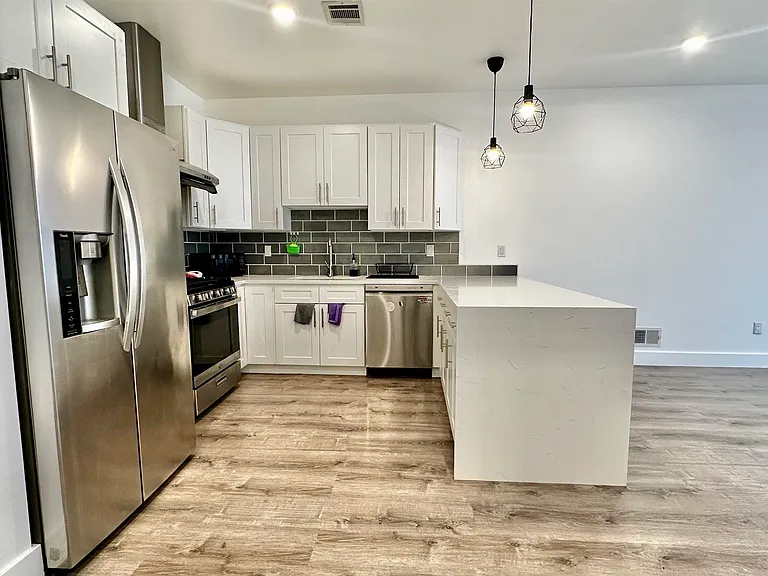 20 Fisk St #A — Photo 3