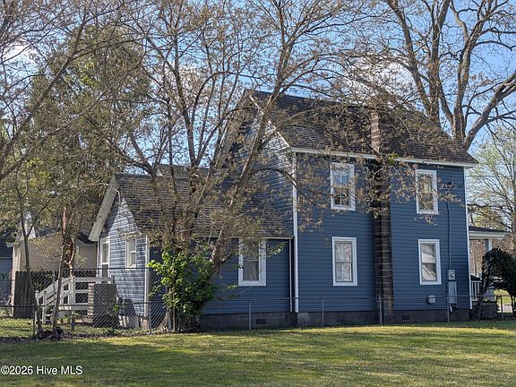 3rd image of 710 Beech St