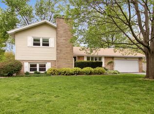 932 N Western Hills Dr, Kankakee, IL 60901