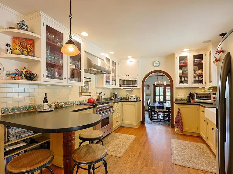 1027 Adella Ave — Photo 11