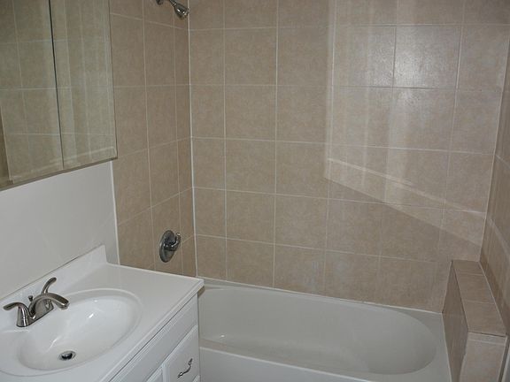 3rd image of 2414 W Bryn Mawr Ave APT 1