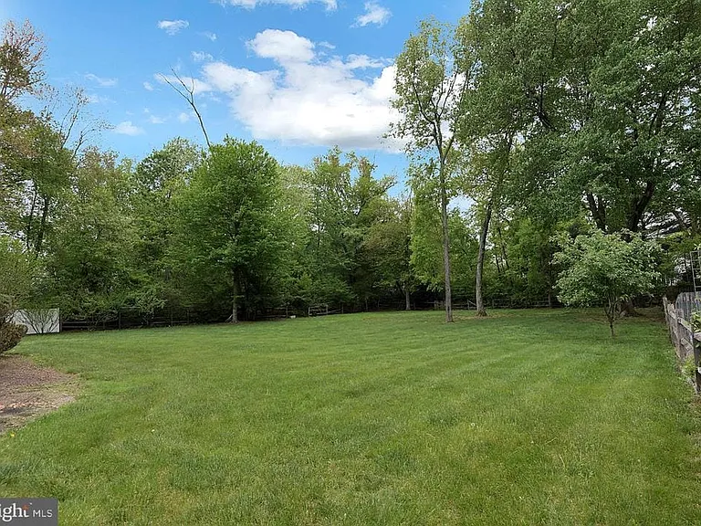 106 Washington Rd — Photo 21
