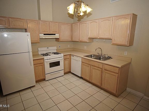 3rd image of 1606 Hartsdale Dr Unit B