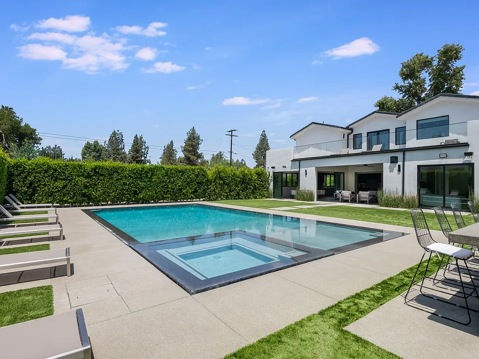 23262 Gonzales Dr