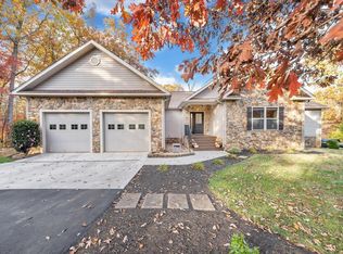 211 Woods Edge Dr, Rocky Mount, VA 24151