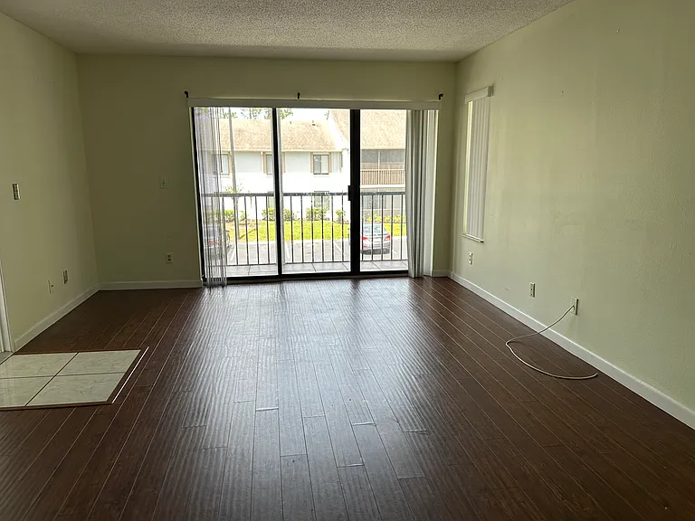 951 Courtyard Ln #32 — Photo 3