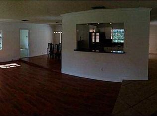 19320 W Saint Andrews Dr, Hialeah, FL 33015
