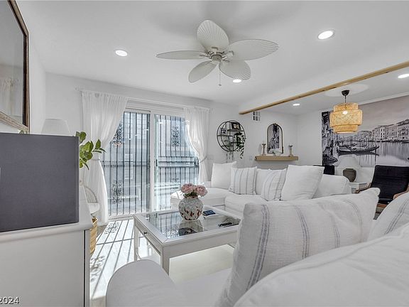 2nd image of 4926 Calle Del Cajon