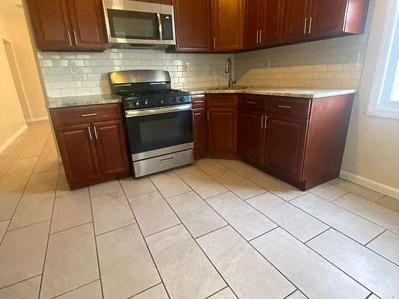 2nd image of 142 Seymour Ave #2R