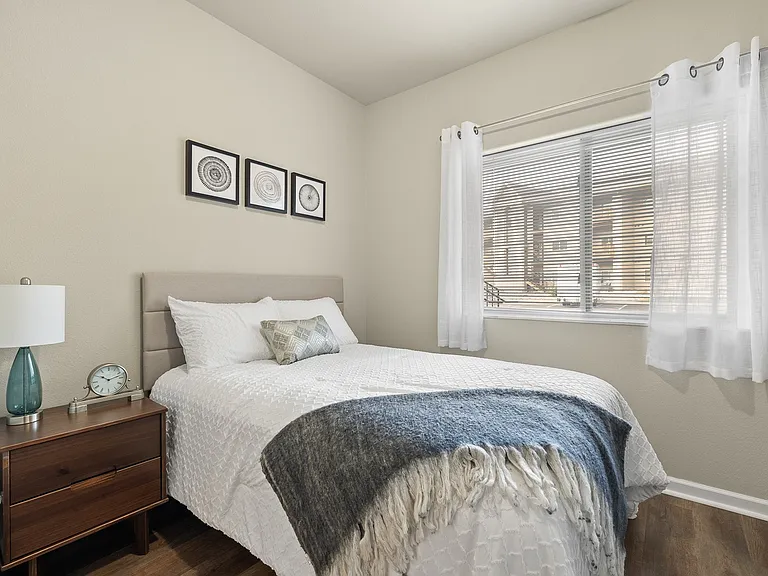 2bd 2ba - Premium Unit