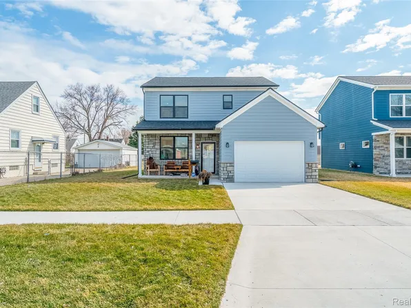 25800 Groveland St, Roseville, MI 48066